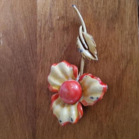 Vintage Brooch Set with Gold and Crystal Accents - Picture 6 of 8